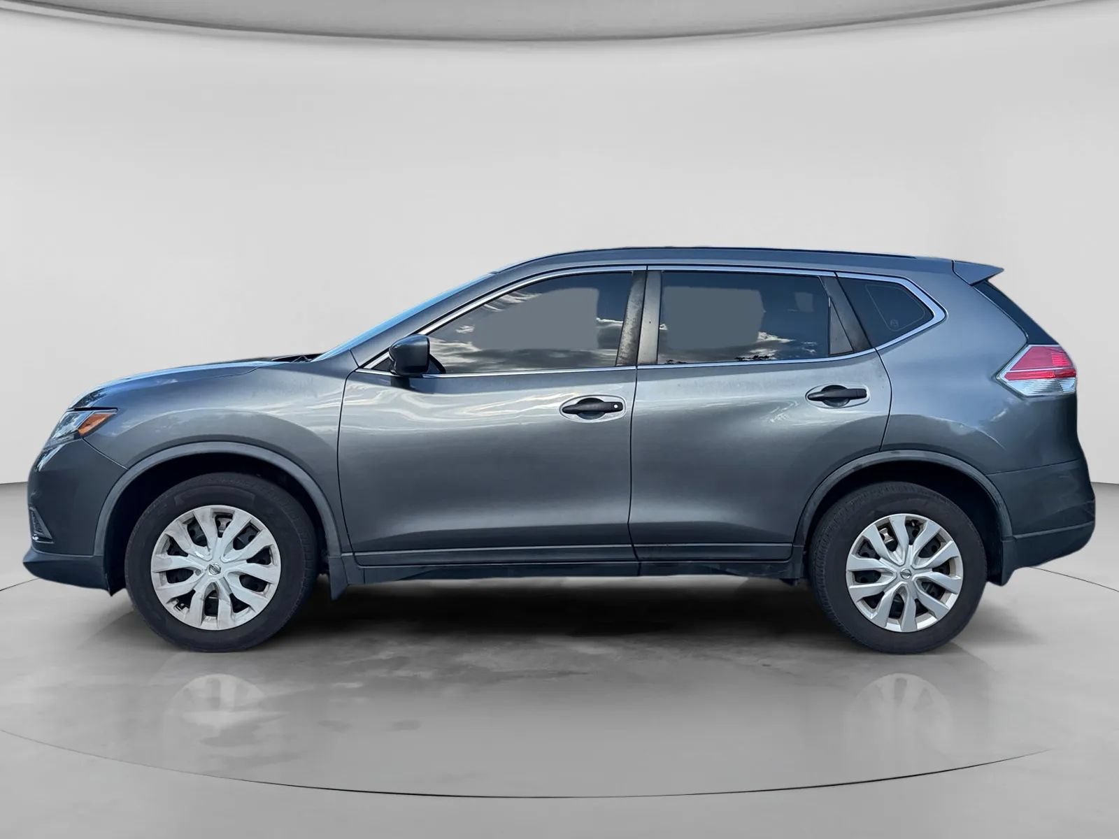 Used 2016 Nissan Rogue S FWD image 2