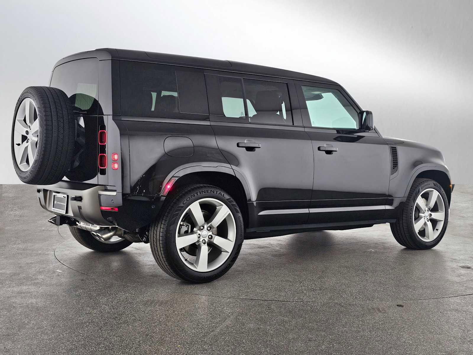 New 2025 Land Rover Defender 110 X-Dynamic SE image 5