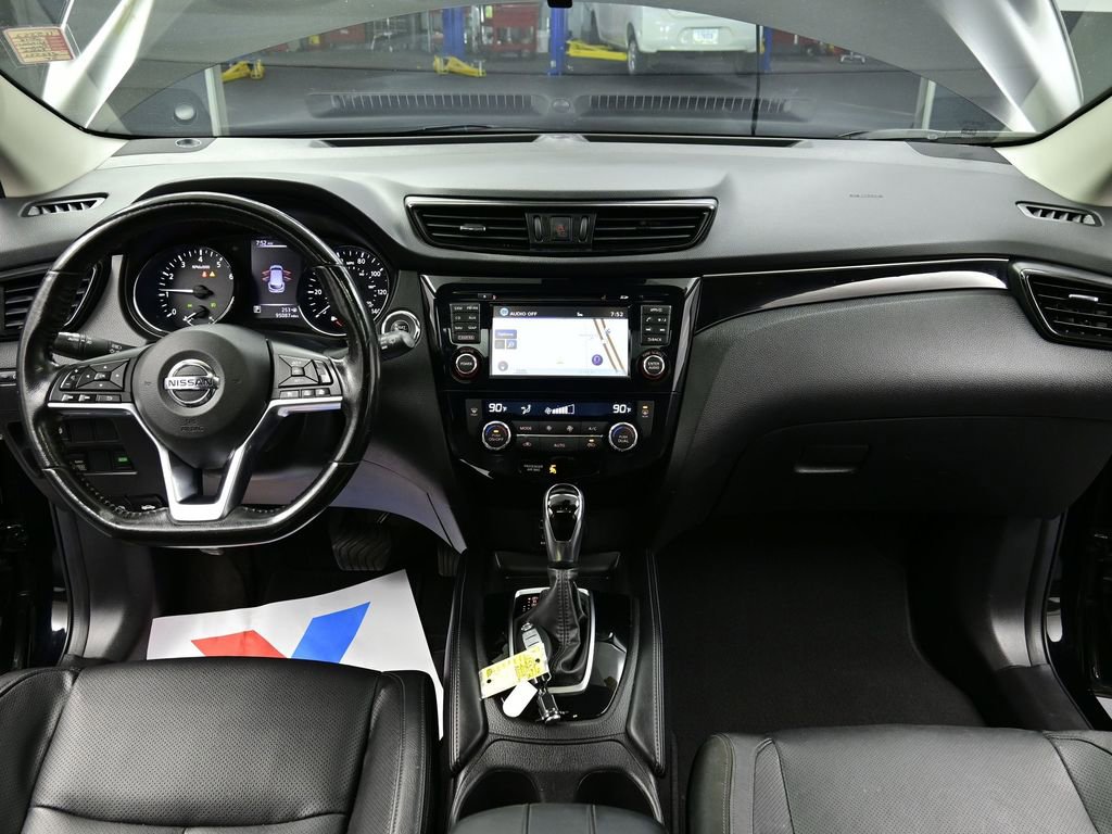 Used 2018 Nissan Rogue Sport SL w/ SL Premium Package image 2