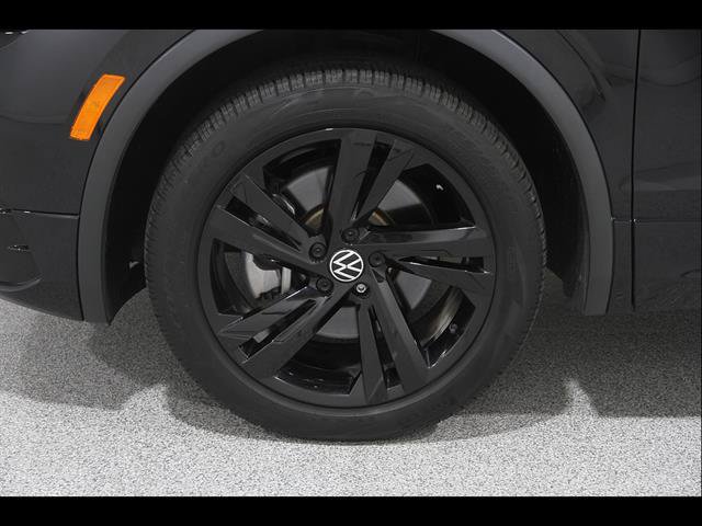 Certified 2024 Volkswagen Tiguan SE R-Line AWD/4WD image 23