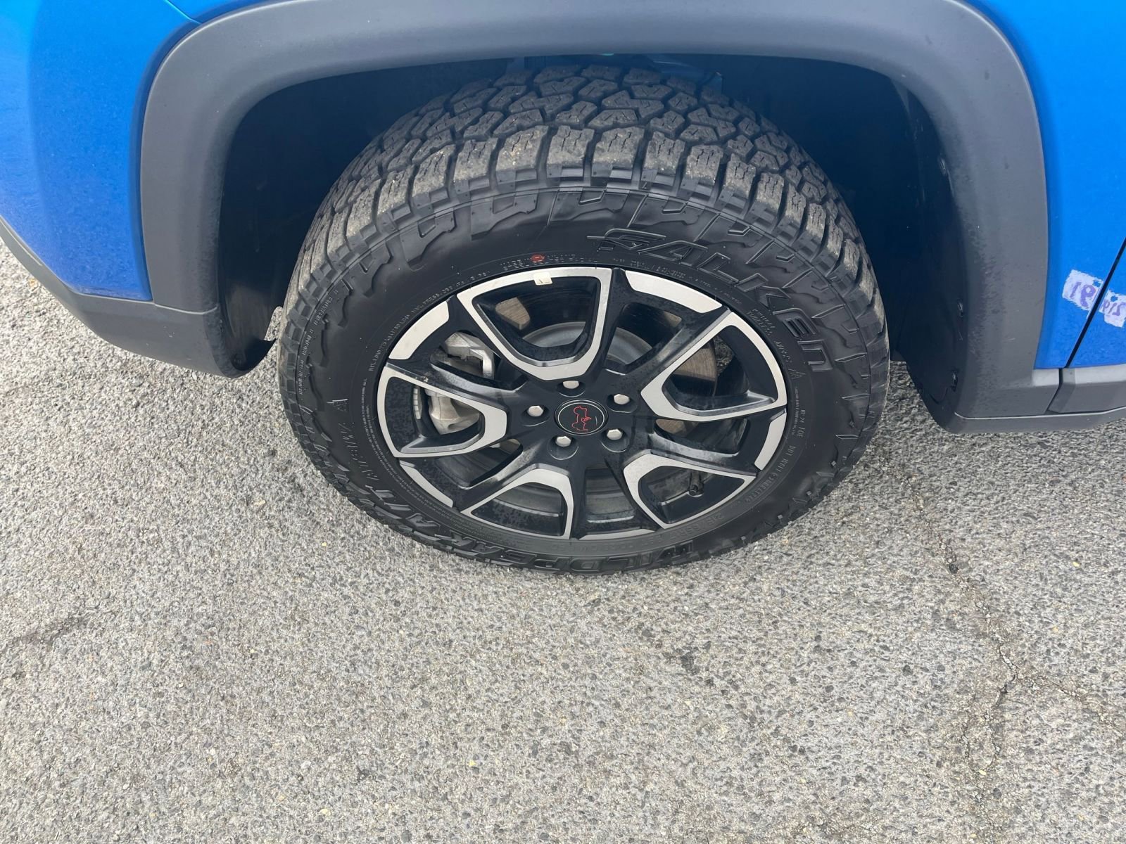 Used 2025 Jeep Compass Trailhawk image 29