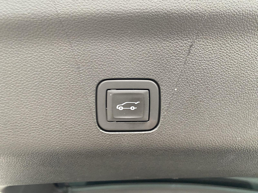 Certified 2026 Chevrolet Suburban Premier AWD/4WD image 16
