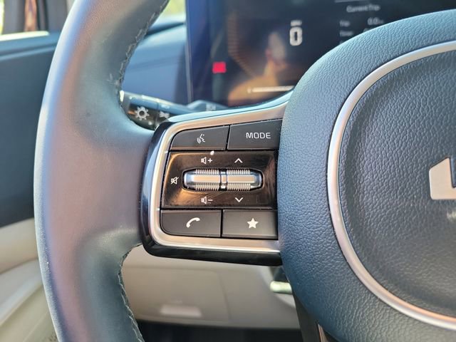 Certified 2025 Kia Carnival EX FWD image 23