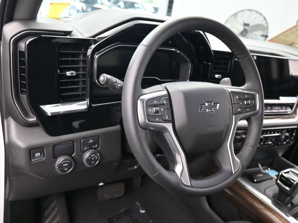 Used 2025 Chevrolet Silverado 1500 RST image 15