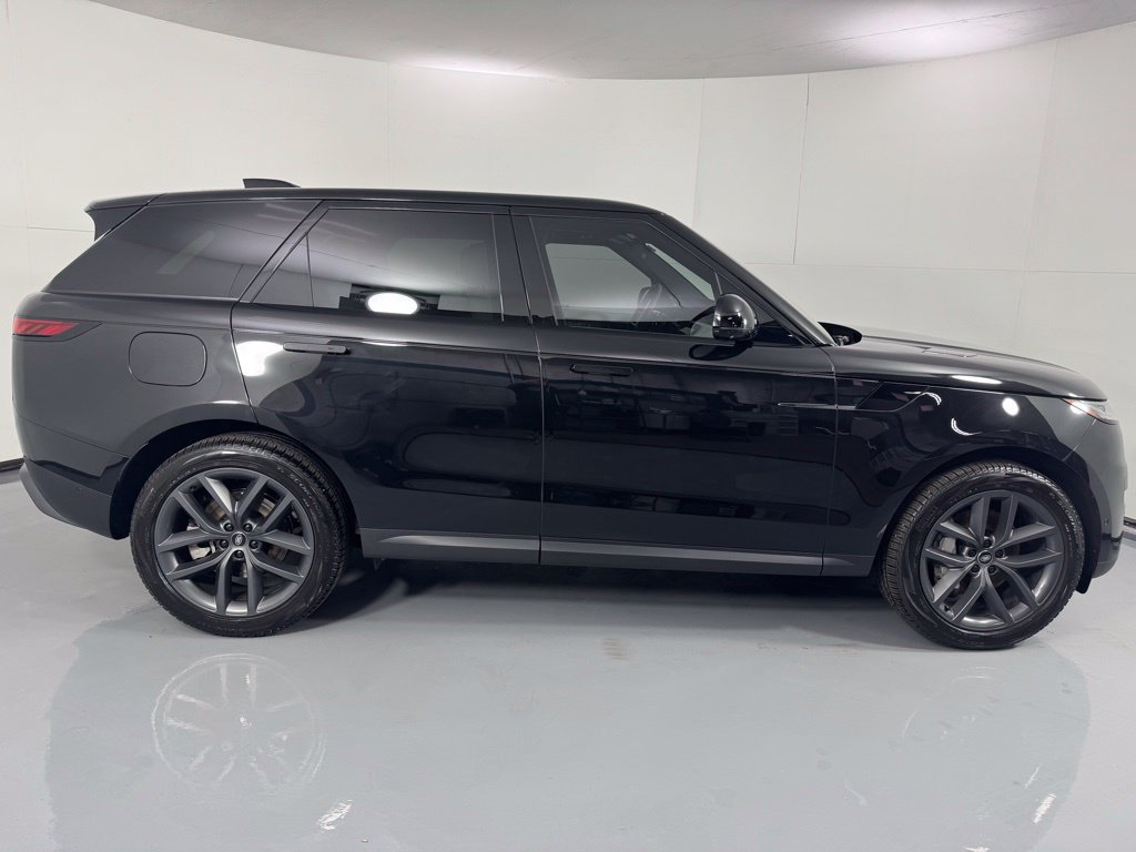 Used 2025 Land Rover Range Rover Sport SE AWD/4WD image 4