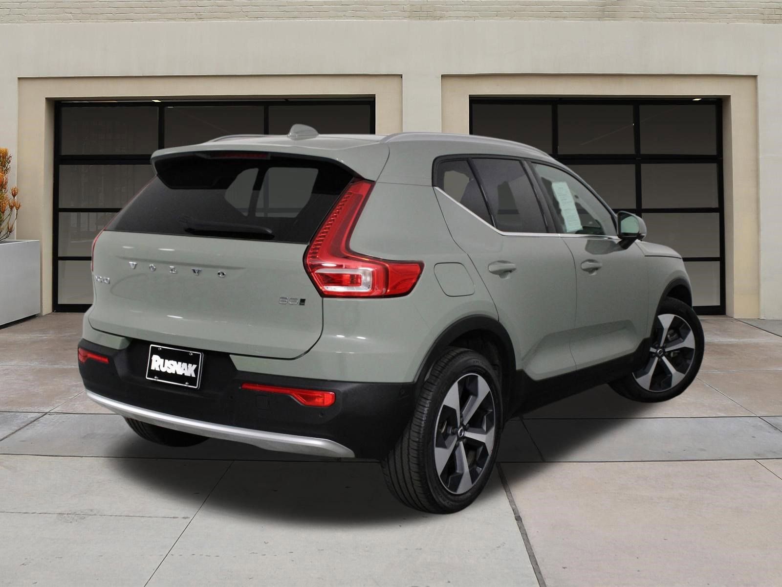 Certified 2025 Volvo XC40 B5 Plus image 4