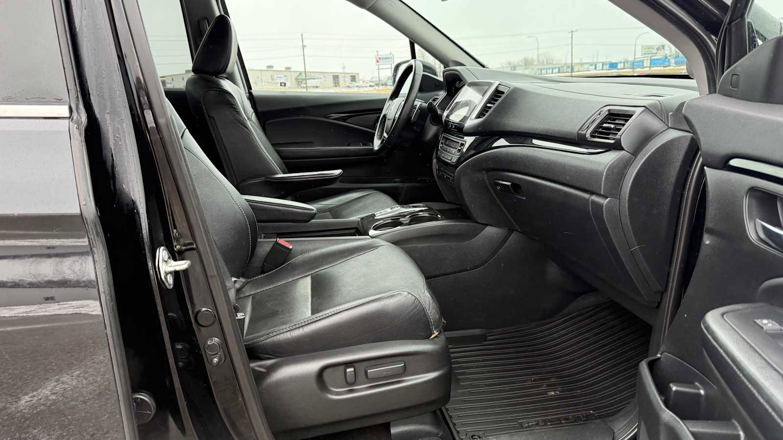 Used 2017 Honda Pilot Elite image 15