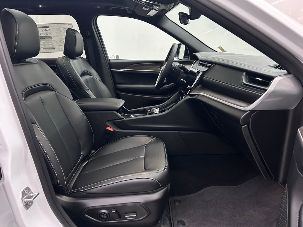 New 2026 Jeep Grand Cherokee Limited w/ Limited Altitude Package image 17