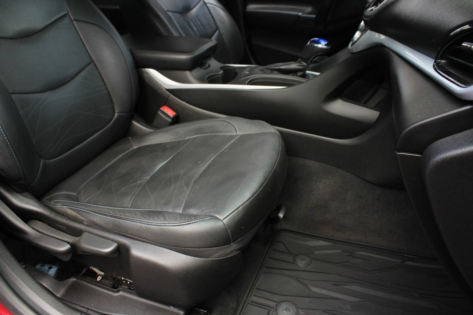 Used 2019 Chevrolet Volt LT w/ Power Convenience Package FWD image 28