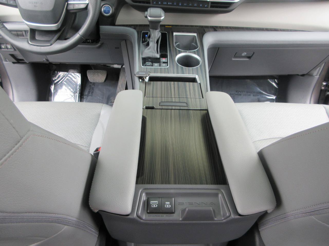Used 2024 Toyota Sienna Limited AWD image 44