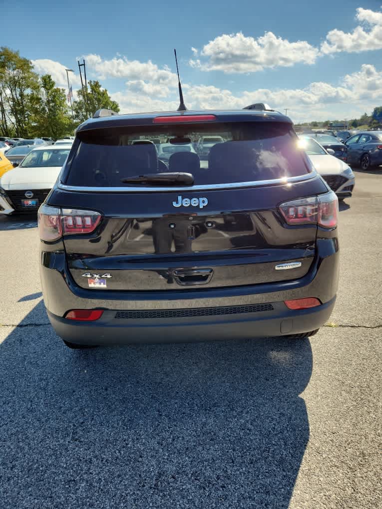 Used 2018 Jeep Compass Latitude w/ Popular Equipment Group AWD/4WD image 18