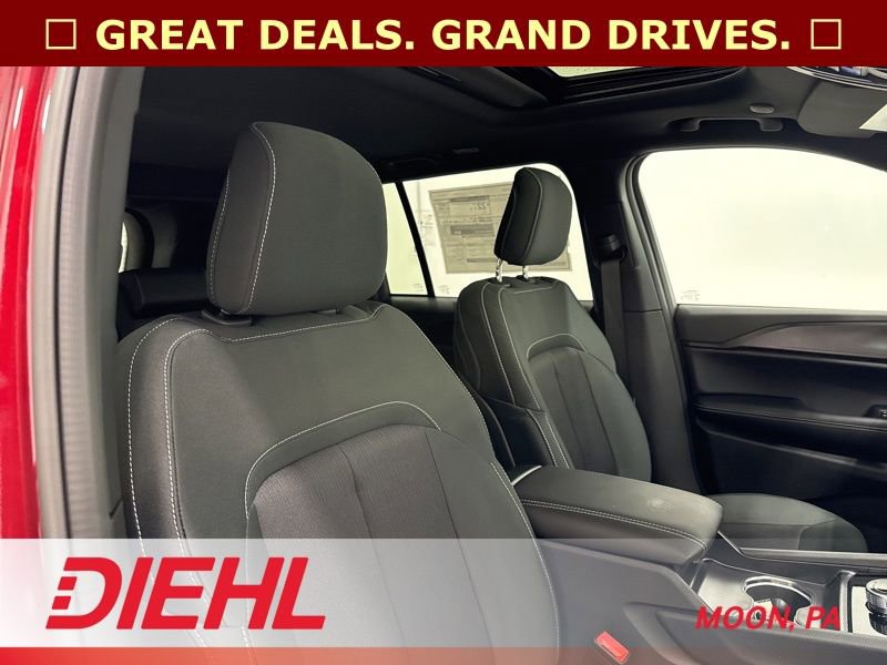 New 2025 Jeep Grand Cherokee Laredo X AWD/4WD image 13