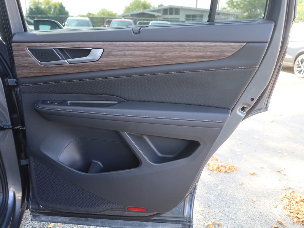 Used 2025 Volkswagen Atlas SEL image 19