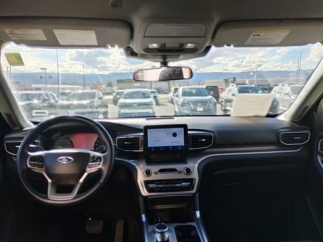 Used 2023 Ford Explorer XLT w/ Equipment Group 202A AWD/4WD image 17