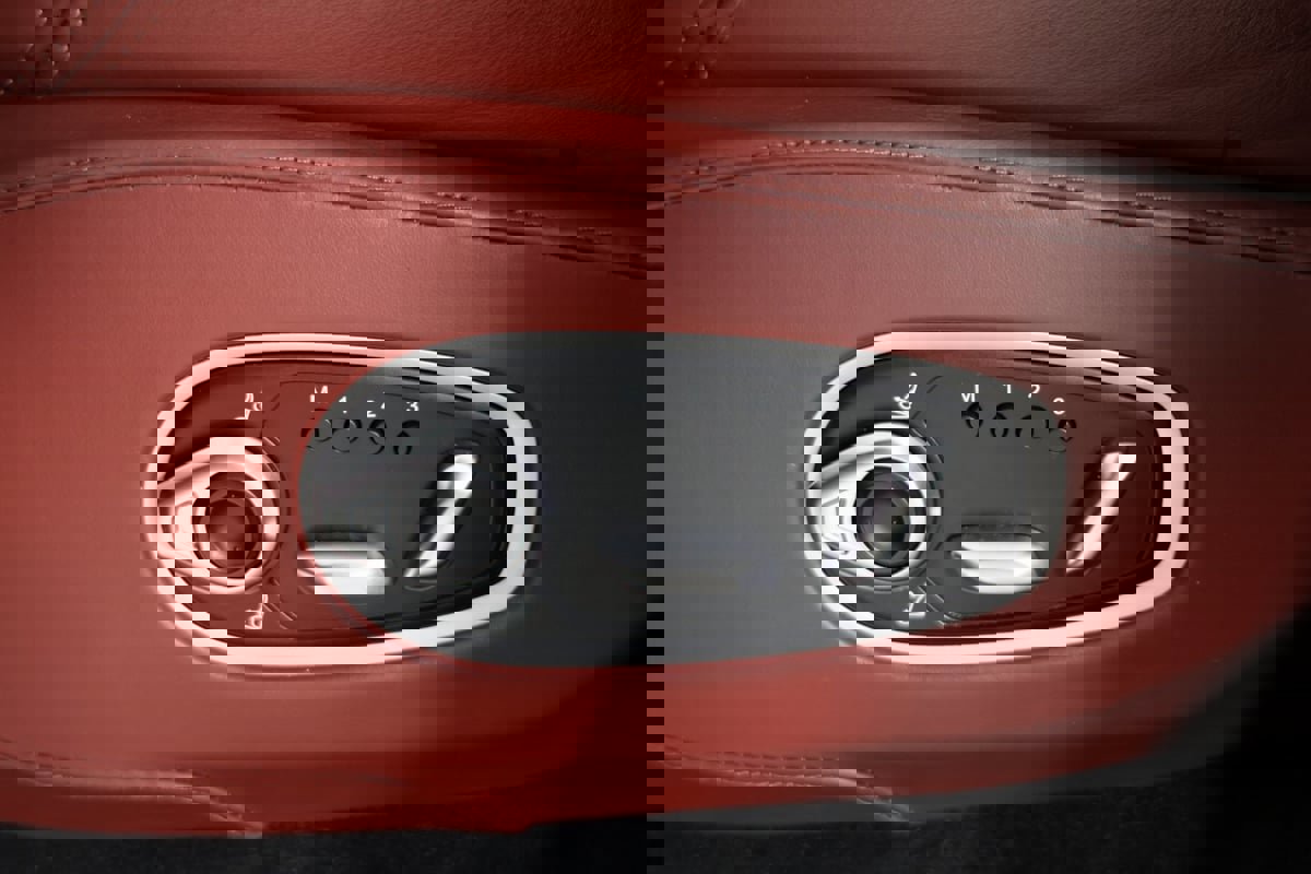 Used 2021 Aston Martin DBX image 24