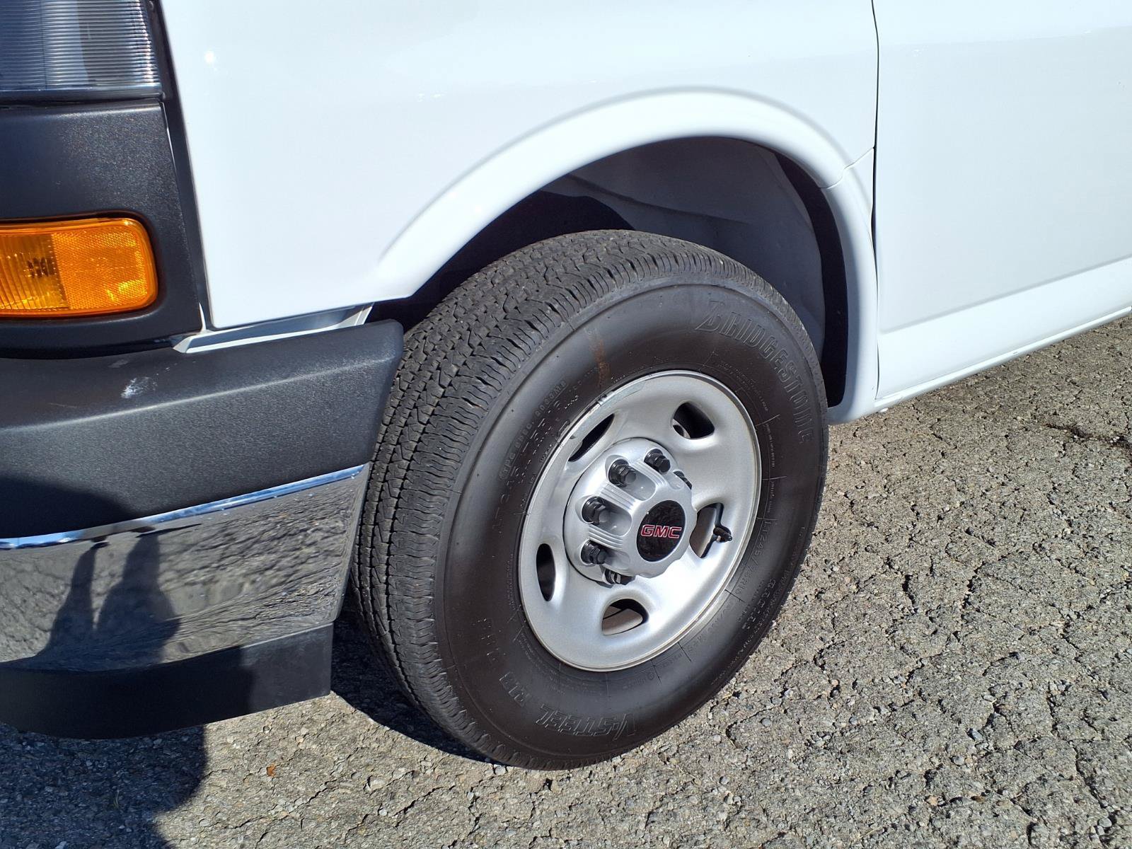 Used 2026 GMC Savana 3500 LT w/ LT Preferred Equipment Group RWD image 18
