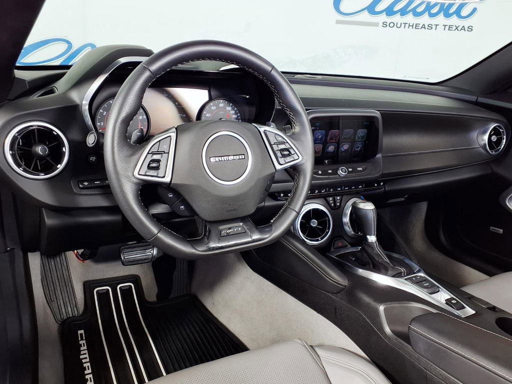 Used 2017 Chevrolet Camaro SS RWD image 13