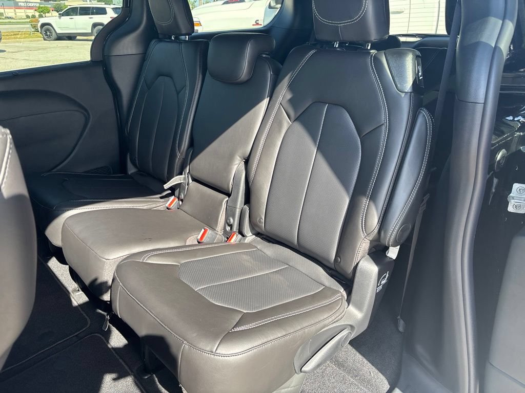 New 2027 Chrysler Pacifica Select FWD image 17