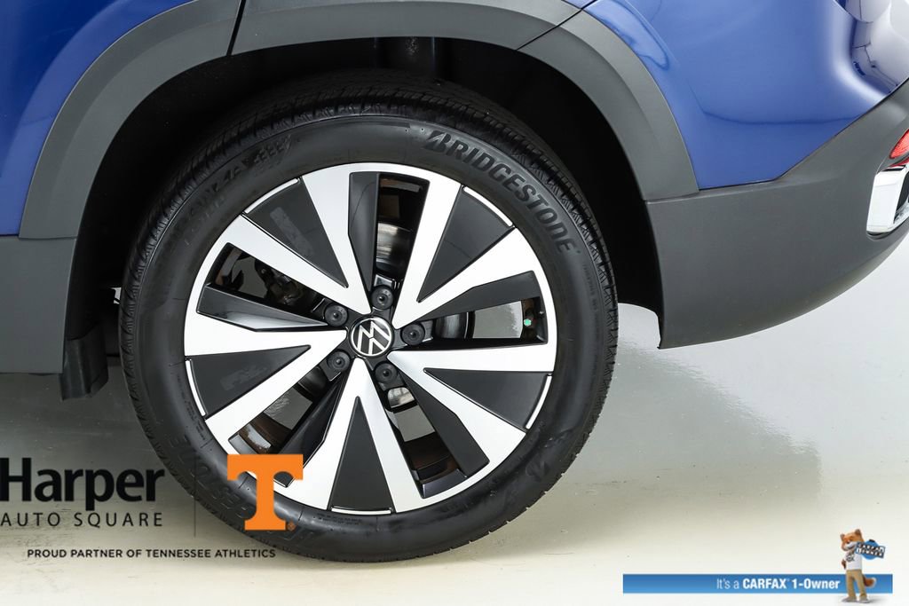 Used 2023 Volkswagen Taos SE w/ Panoramic Sunroof Package image 6