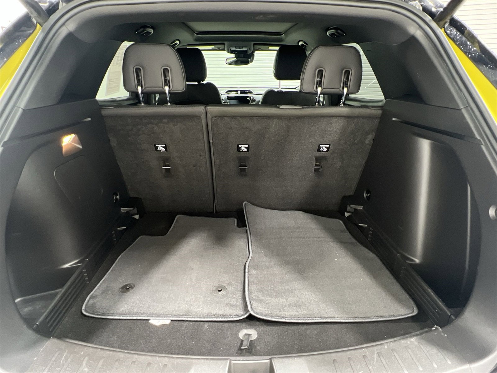 Used 2023 Chevrolet TrailBlazer RS w/ Sun and Liftgate Package image 23