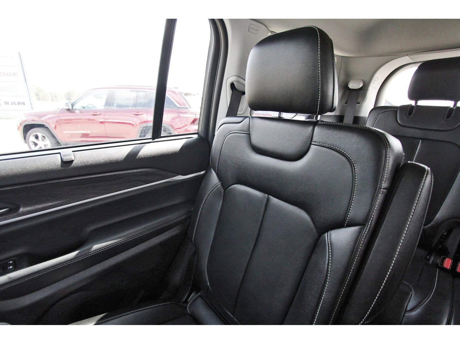 Used 2022 Jeep Grand Cherokee L Limited w/ Luxury Tech Group II image 14