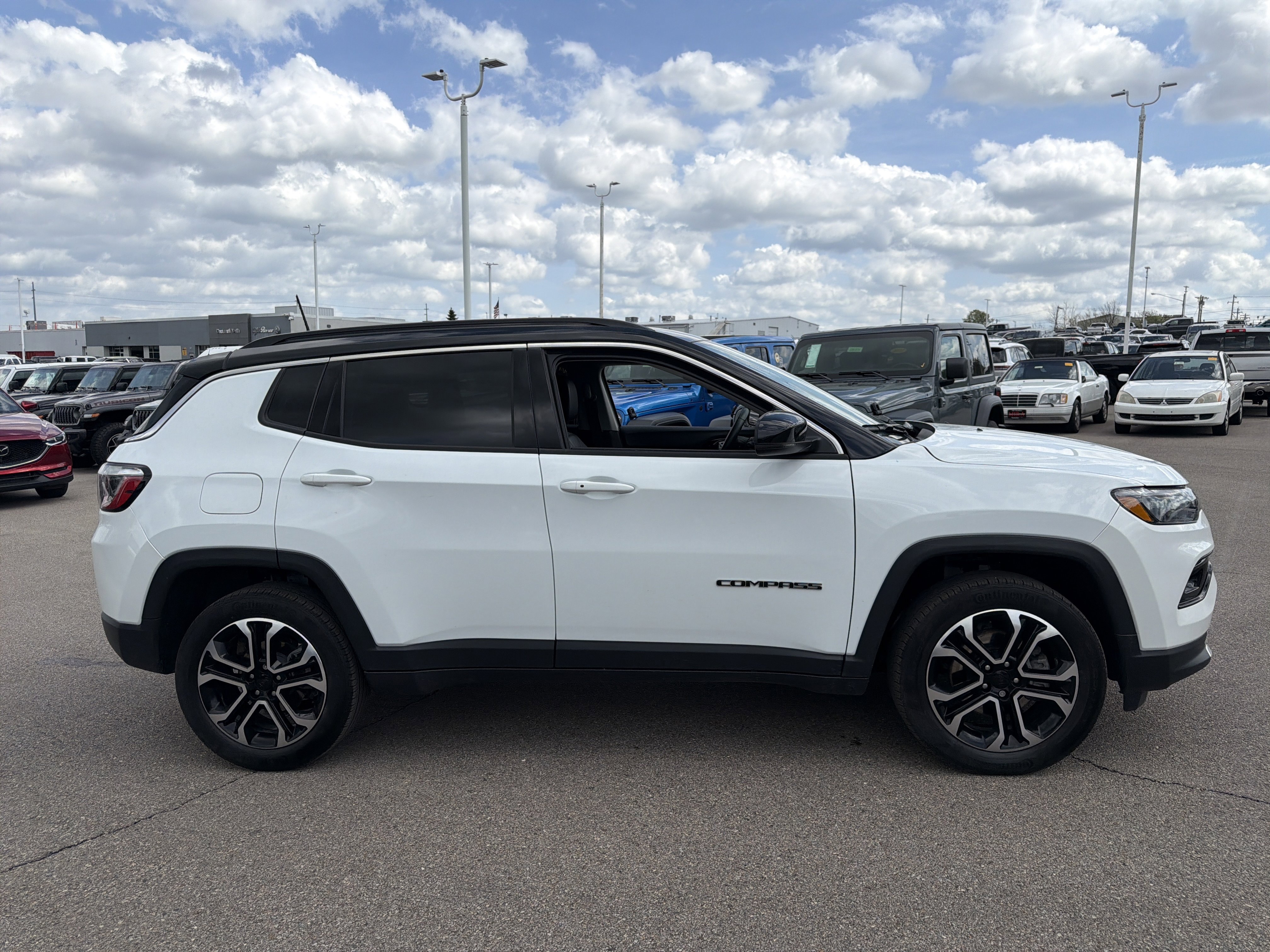 Used 2022 Jeep Compass Limited image 14