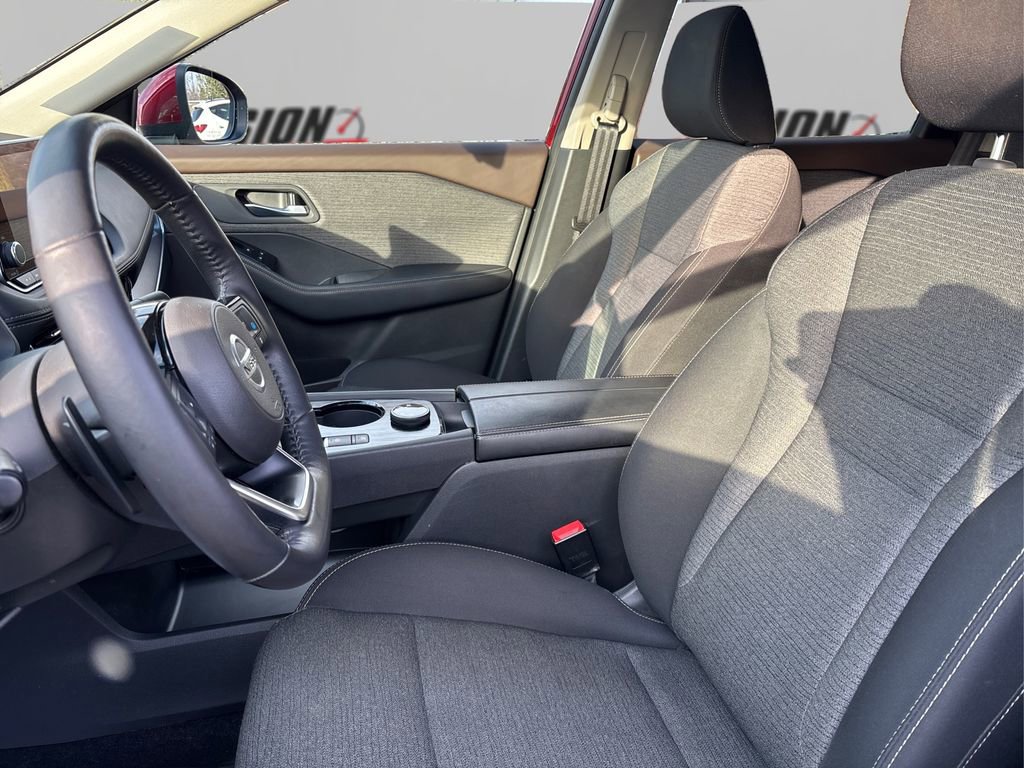 Used 2021 Nissan Rogue SV image 9