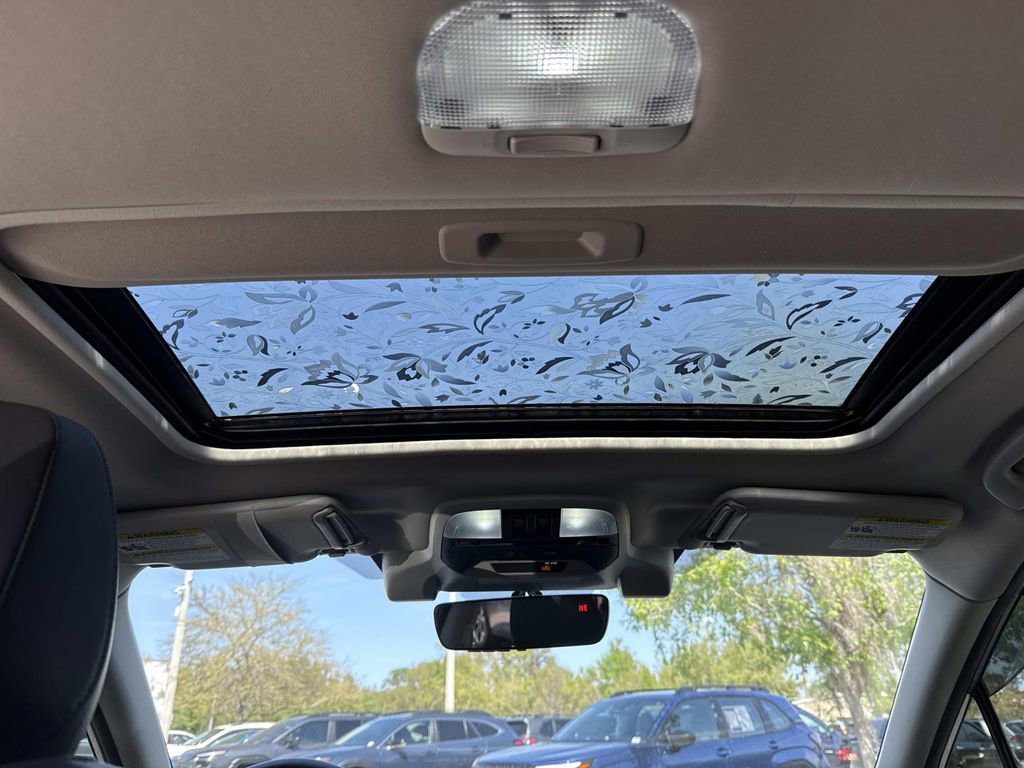 Used 2022 Subaru Crosstrek 2.5i Sport w/ Moonroof Package image 22