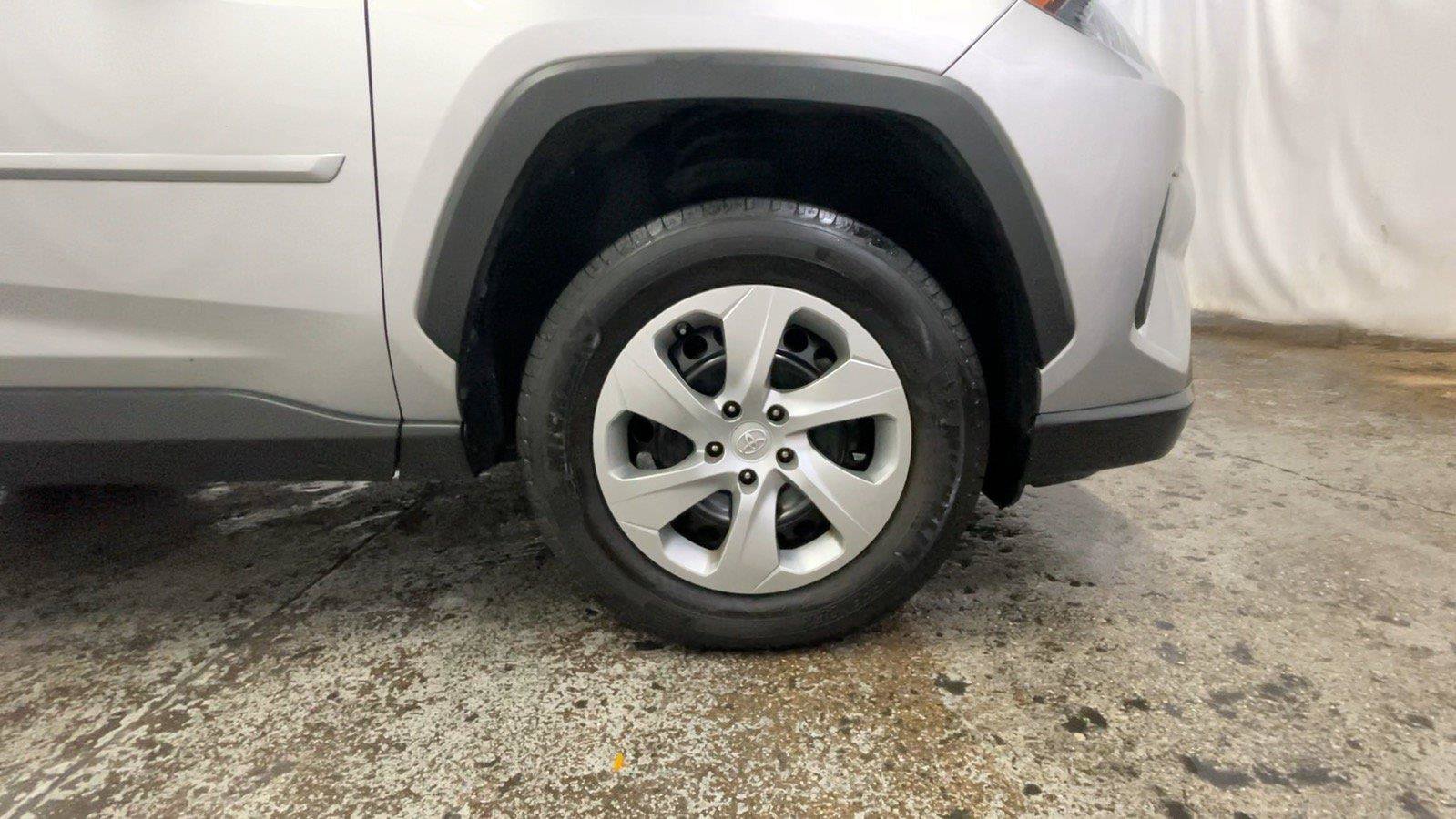 Used 2022 Toyota RAV4 LE AWD/4WD image 19