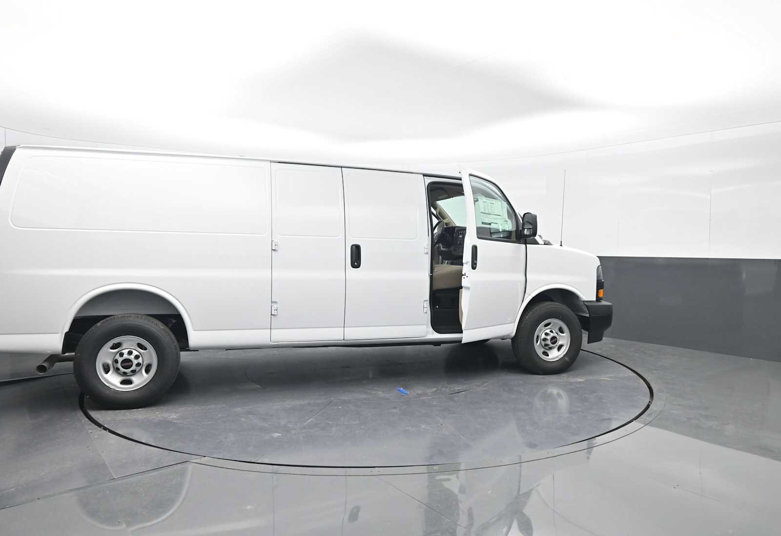 New 2026 GMC Savana 3500 Extended RWD image 41