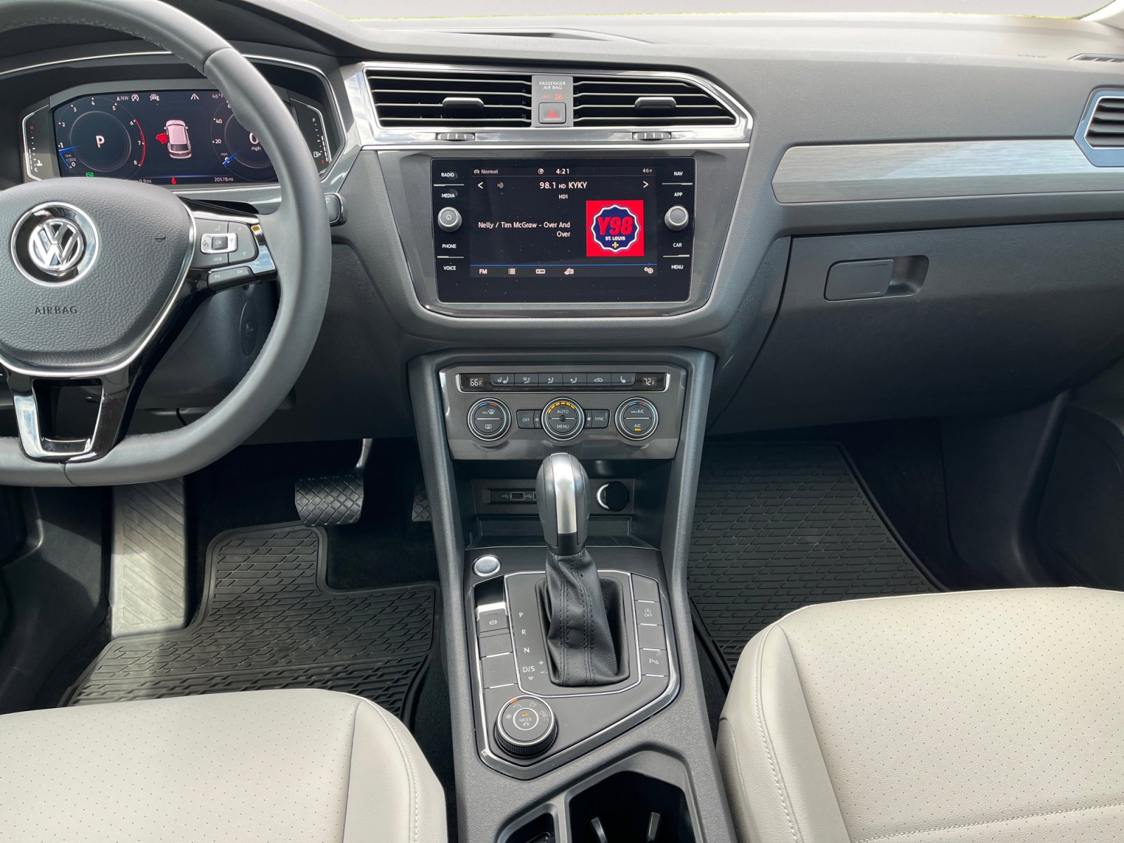Certified 2020 Volkswagen Tiguan SEL w/ Tiguan Two-Row MDO Package image 14