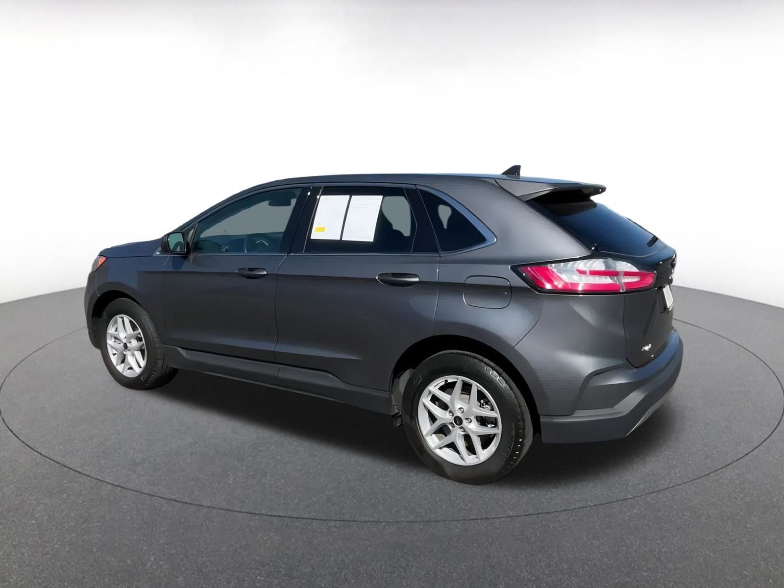 Used 2024 Ford Edge SEL image 10