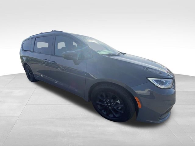 Used 2021 Chrysler Pacifica Touring-L w/ Premium & Safety Sphere Group image 16