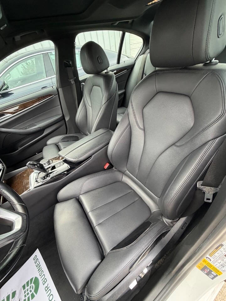 Used 2019 BMW 530e w/ Convenience Package image 16