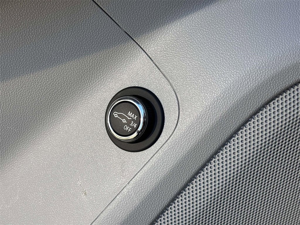 Used 2023 GMC Acadia SLT w/ Technology Package image 32