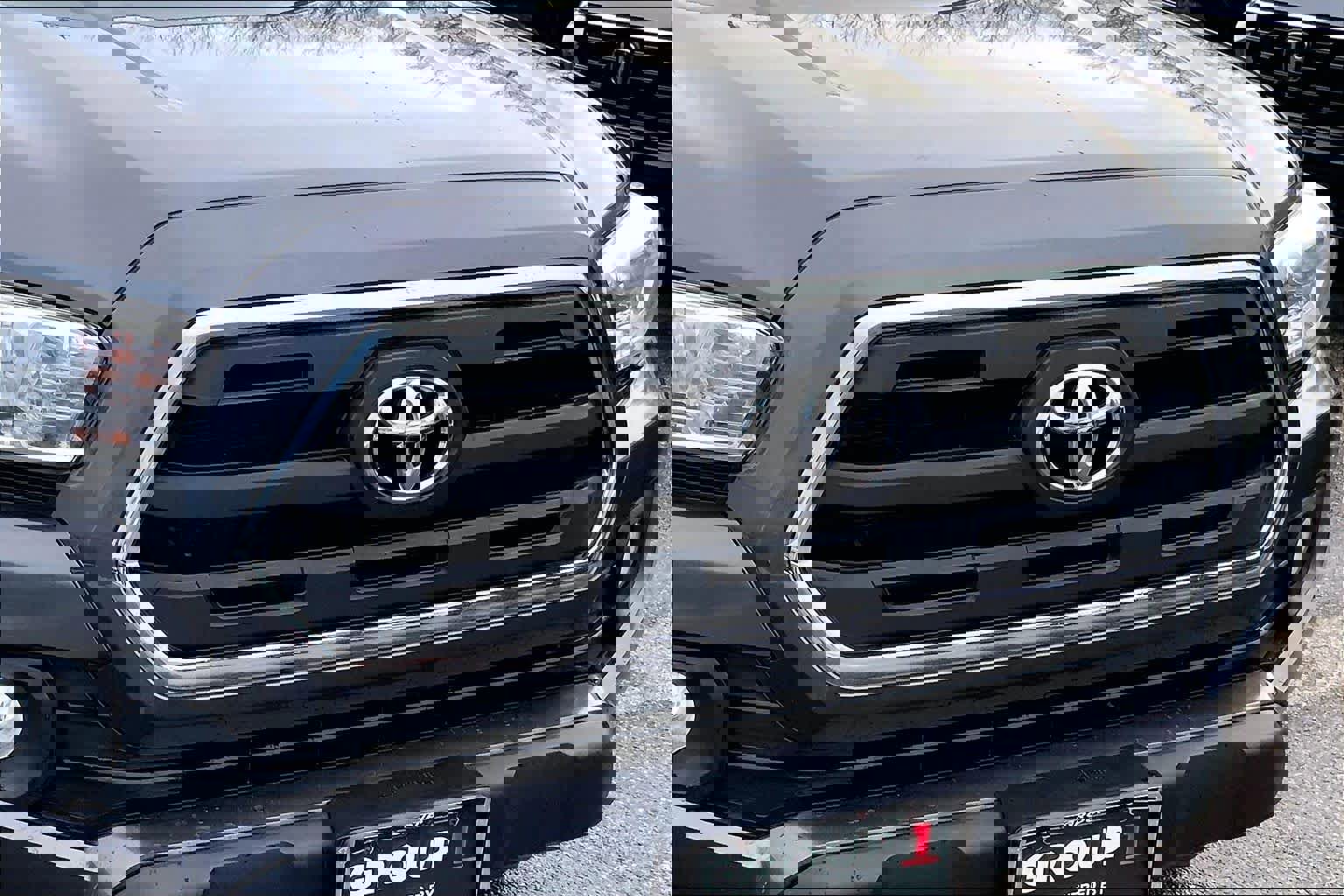 Used 2016 Toyota Tacoma SR5 w/ SR5 Appearance Package (SN) image 32