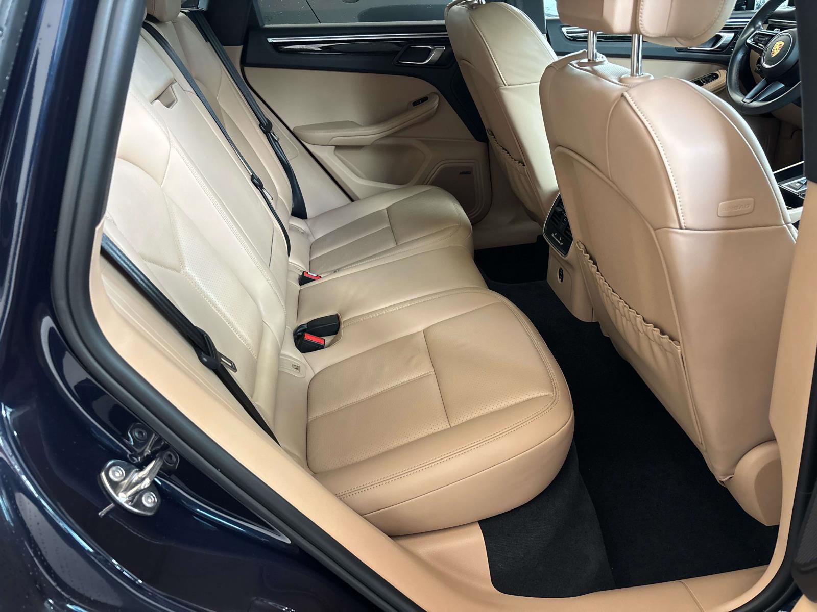 Used 2023 Porsche Macan image 12