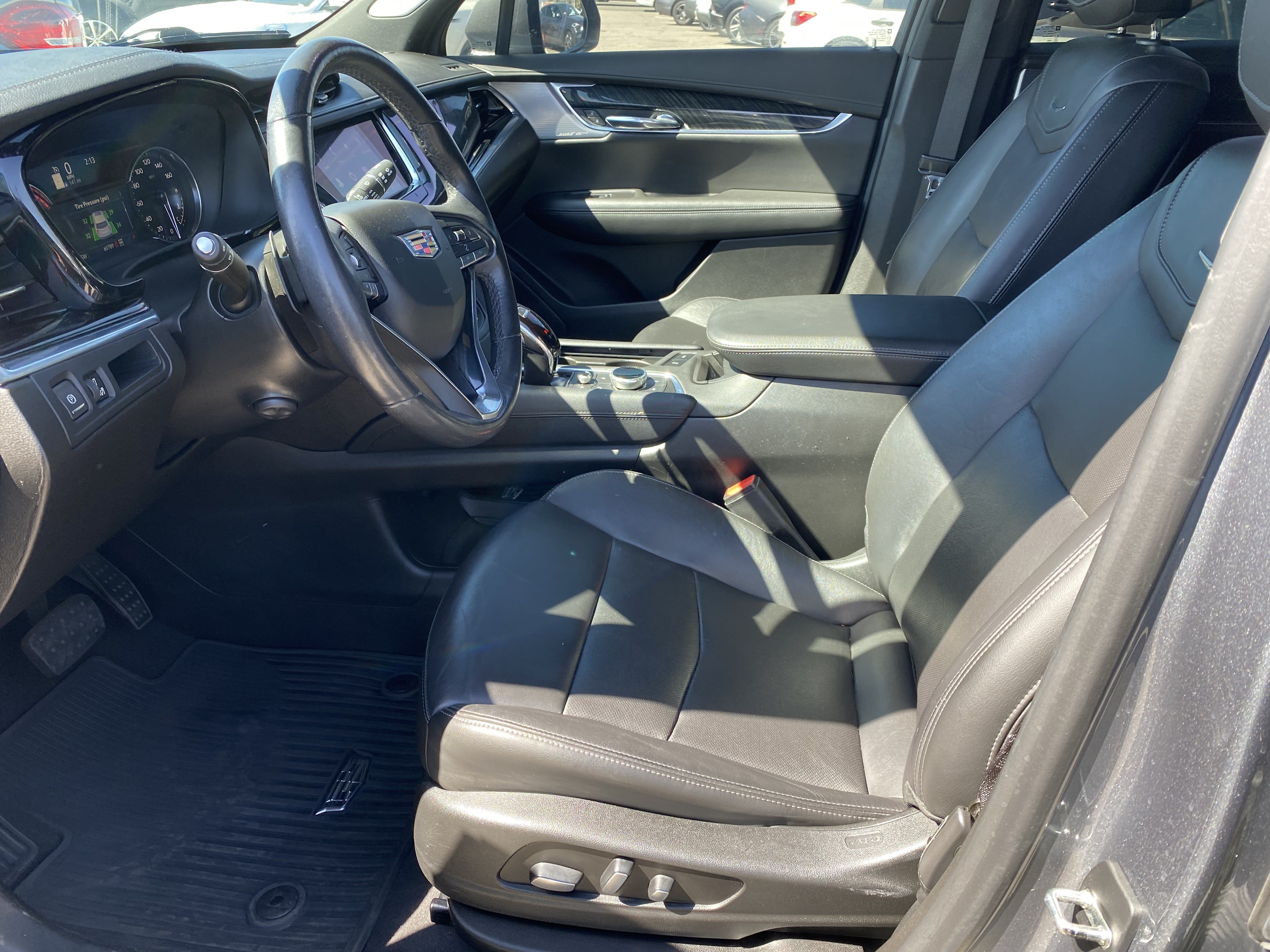 Used 2021 Cadillac XT6 Premium Luxury AWD/4WD image 15