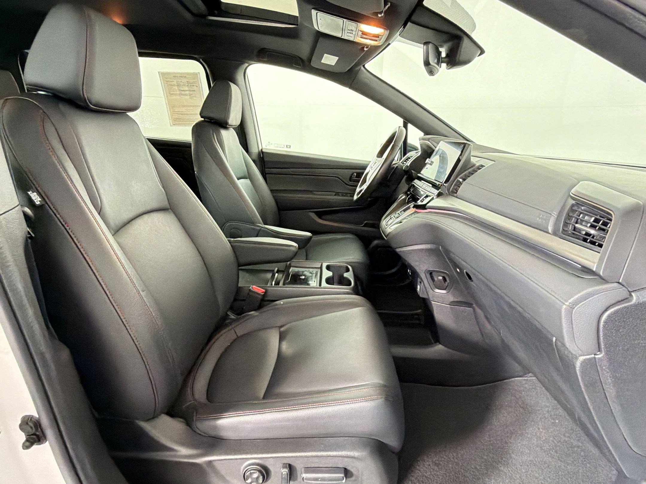 Used 2025 Honda Odyssey Sport-L image 30