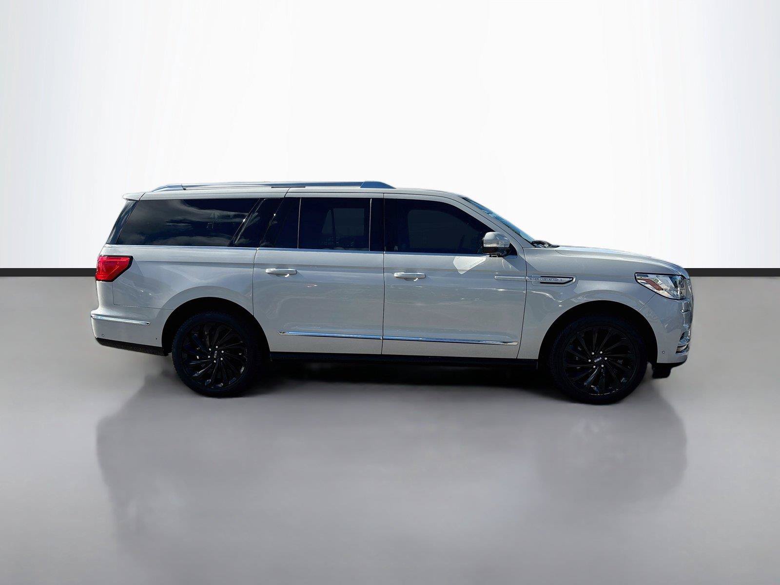 Used 2021 Lincoln Navigator L Reserve AWD/4WD image 8