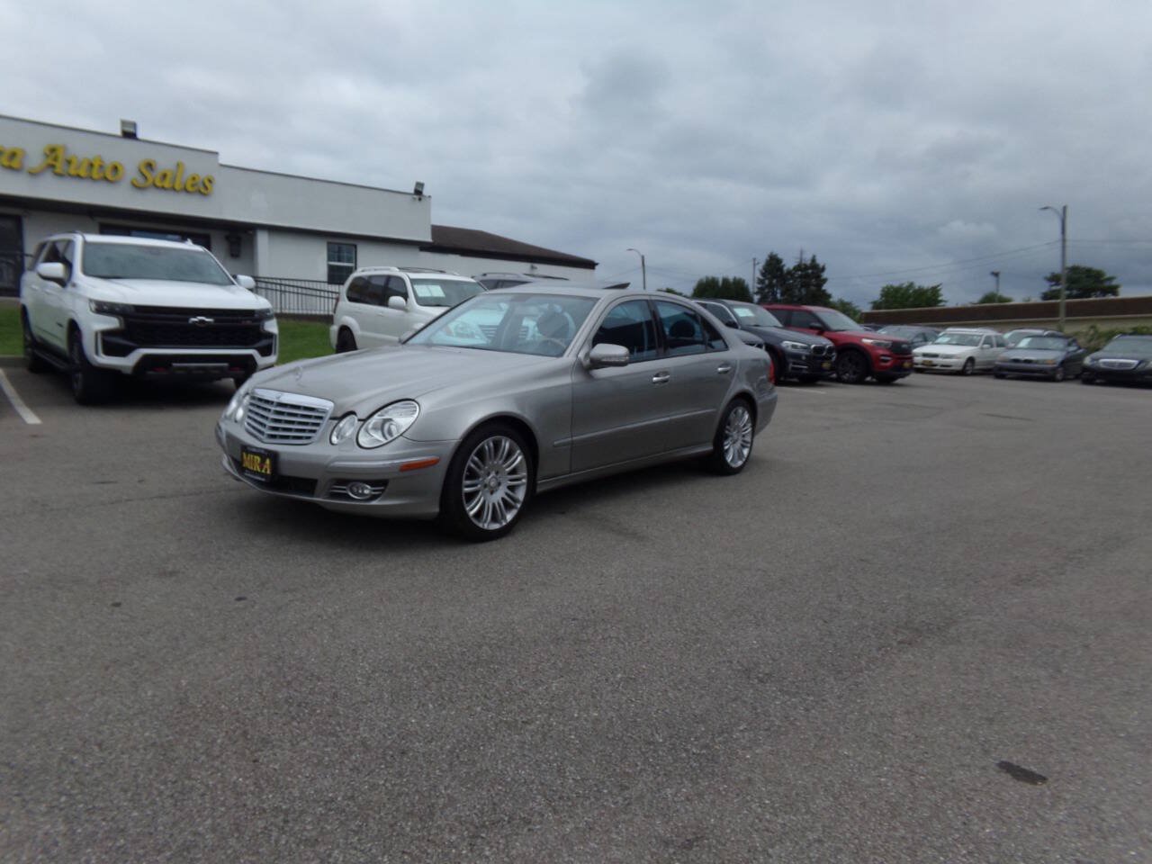 Used 2008 Mercedes-Benz E 350 4MATIC Sedan image 2
