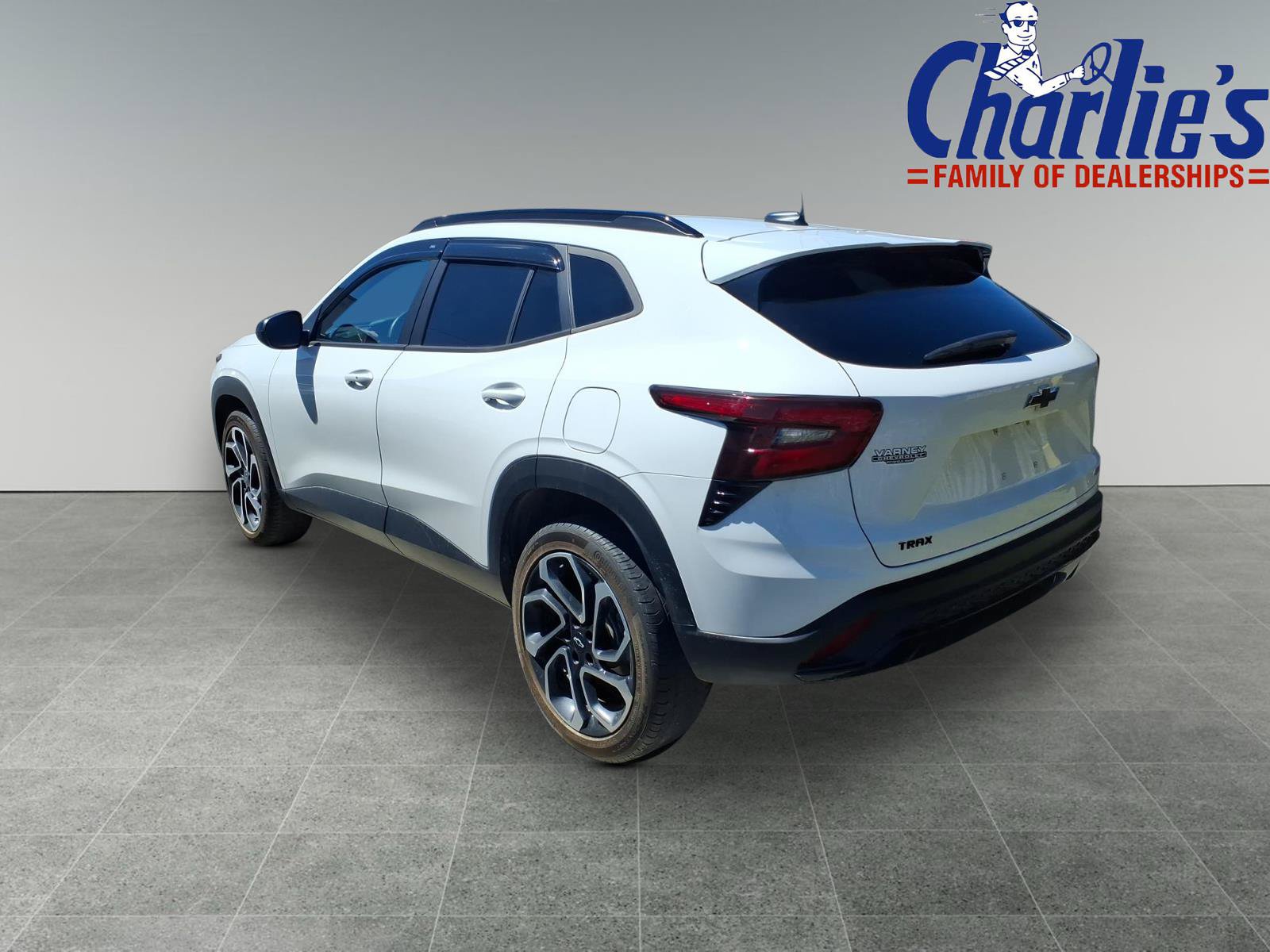 Used 2024 Chevrolet Trax RS w/ Sunroof Package FWD image 5