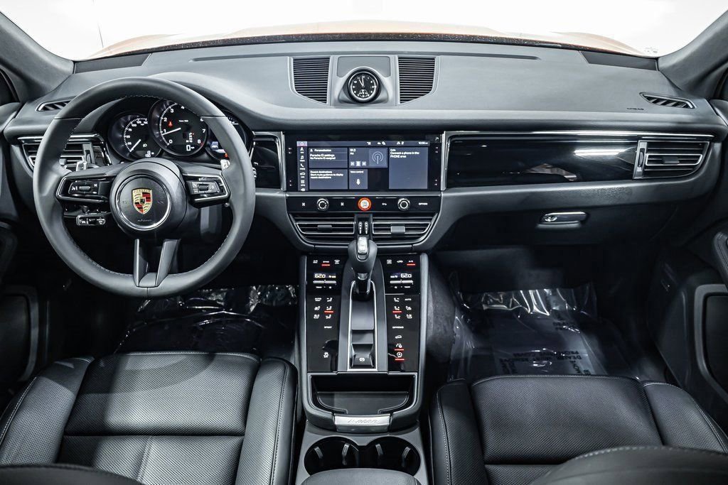 Used 2025 Porsche Macan image 13