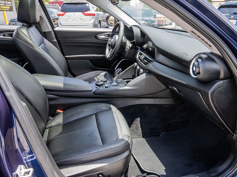 Used 2018 Alfa Romeo Giulia AWD image 18
