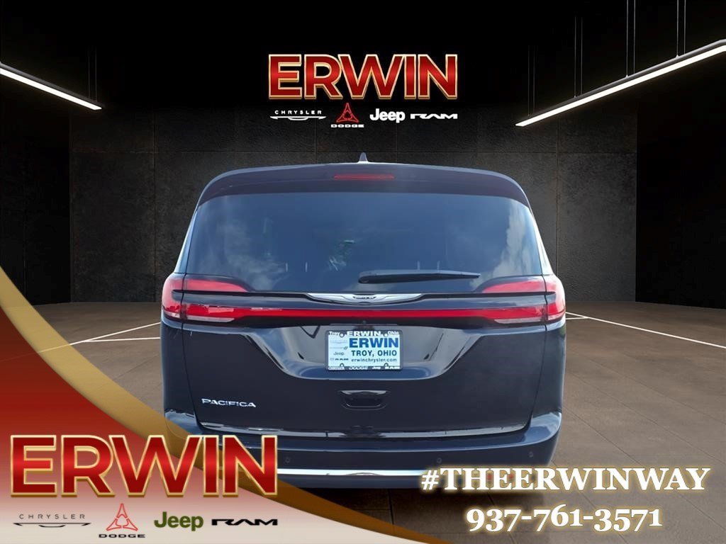 Used 2024 Chrysler Pacifica Touring-L FWD image 6