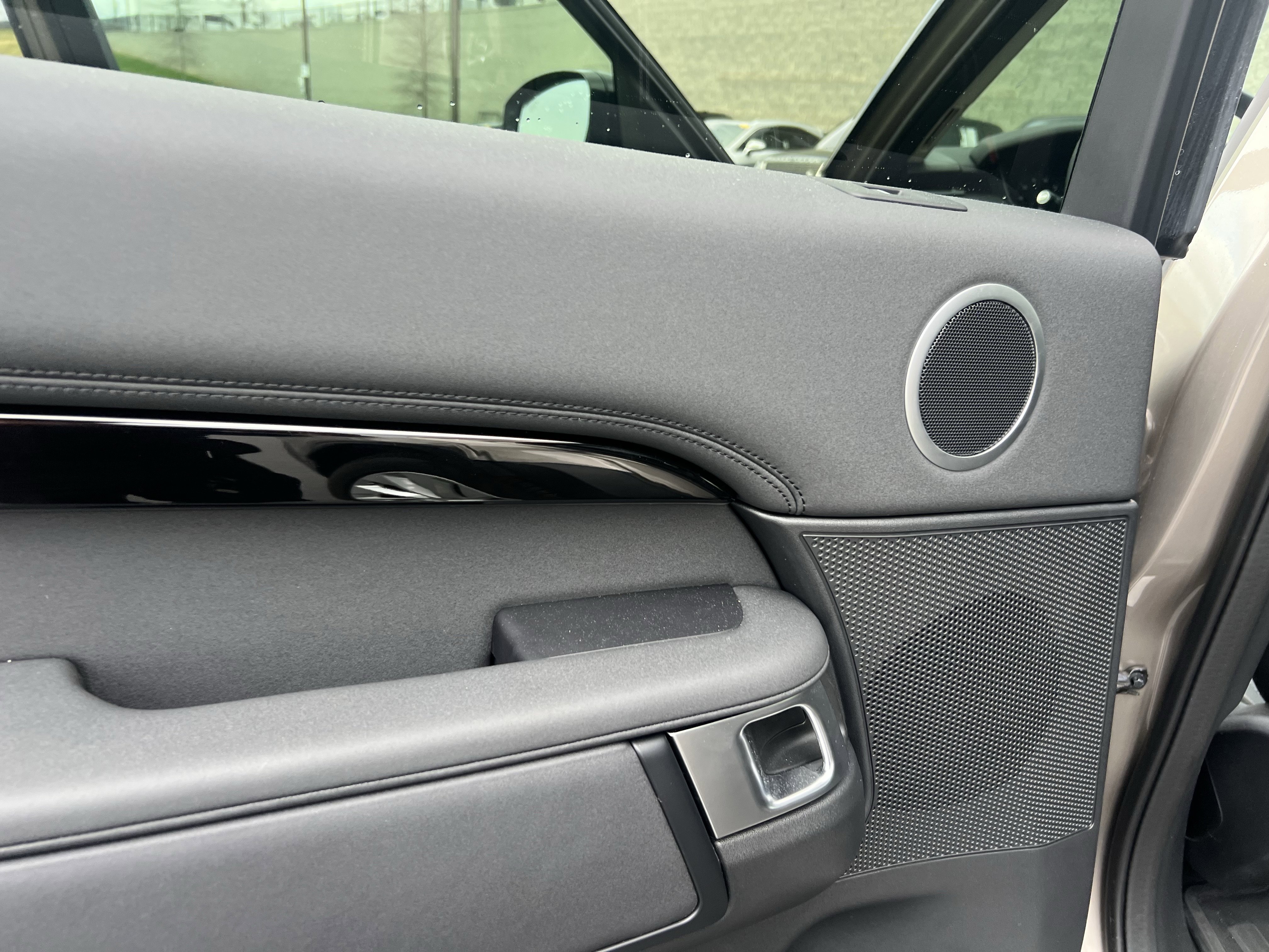 Certified 2024 Land Rover Discovery S image 29