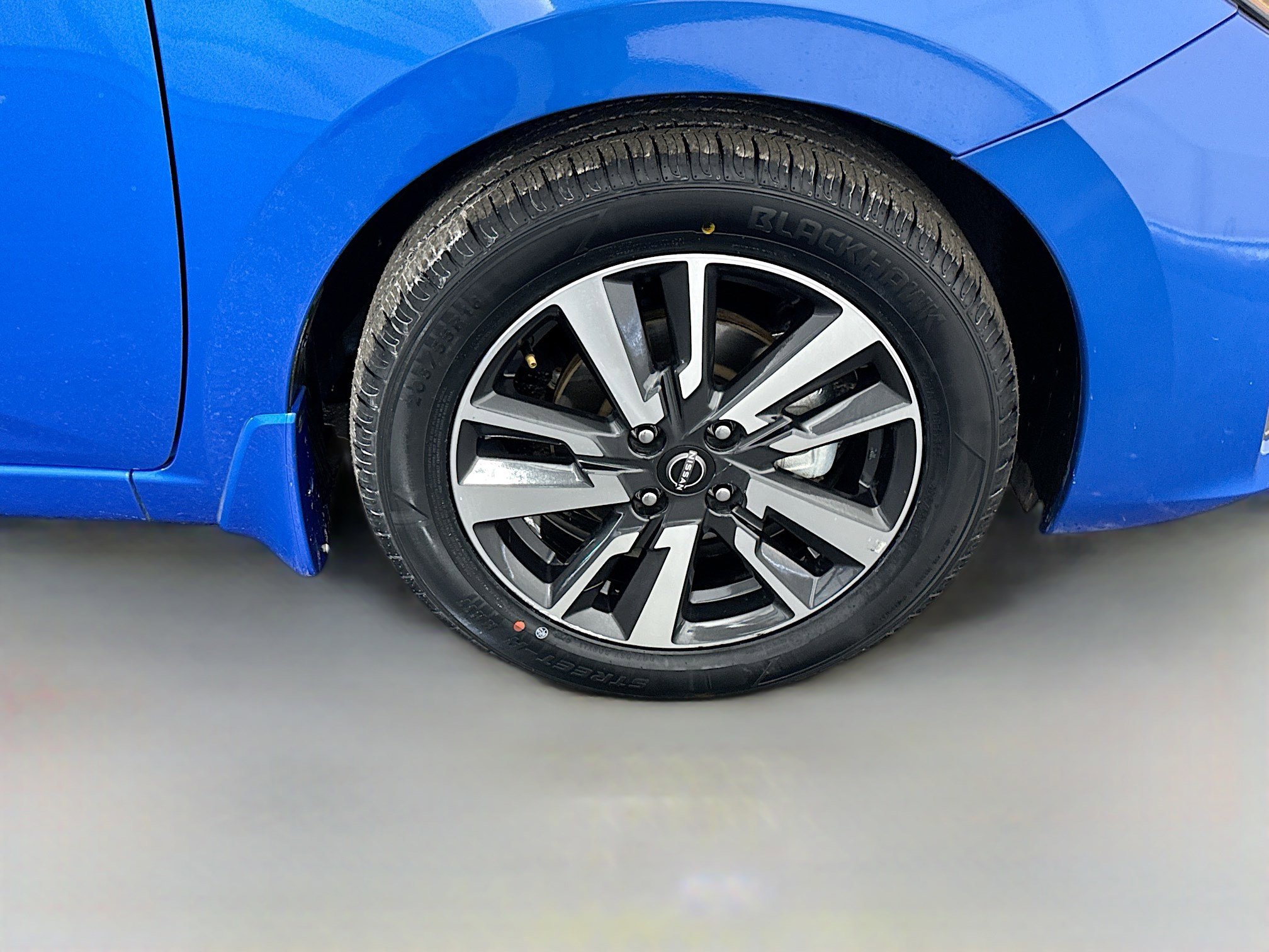 Used 2024 Nissan Versa SV w/ Trunk Package image 32