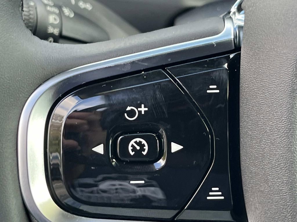 Used 2025 Volvo XC90 T8 Core w/ Protection Package Premier image 28