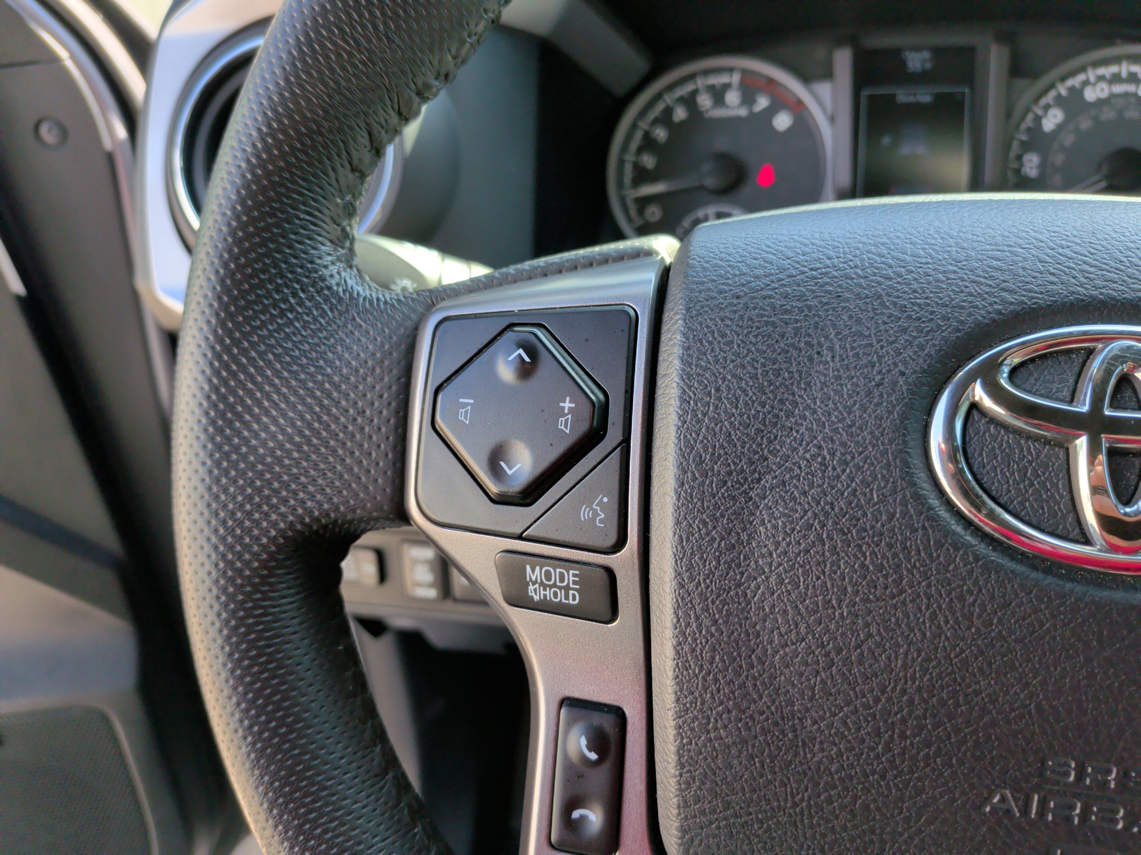 Used 2018 Toyota Tacoma Limited image 19