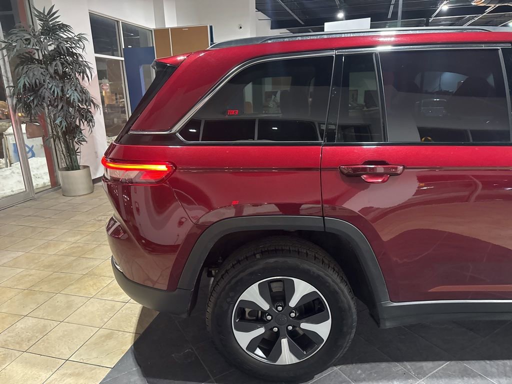 Used 2023 Jeep Grand Cherokee 4WD 4xe image 10